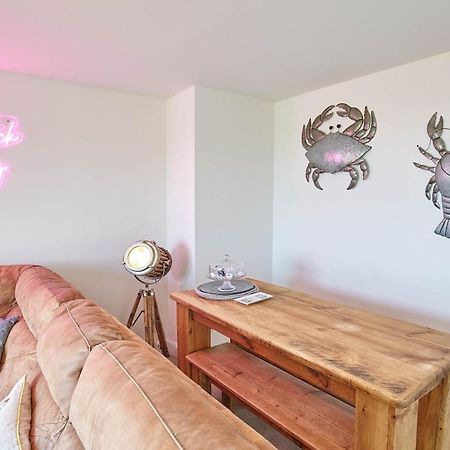 Host & Stay - The Cinder Track Hideaway Whitby Bagian luar foto