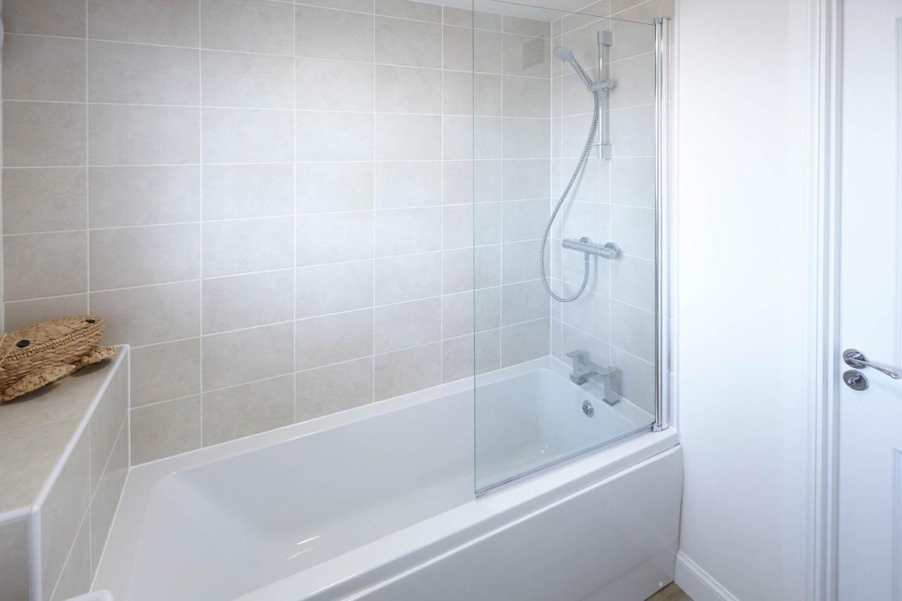 Host & Stay - The Cinder Track Hideaway Whitby Bagian luar foto