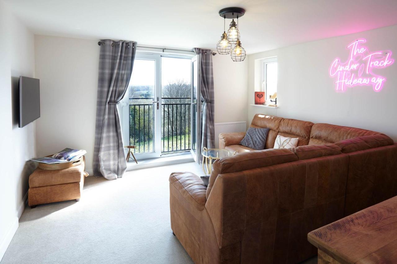 Host & Stay - The Cinder Track Hideaway Whitby Bagian luar foto